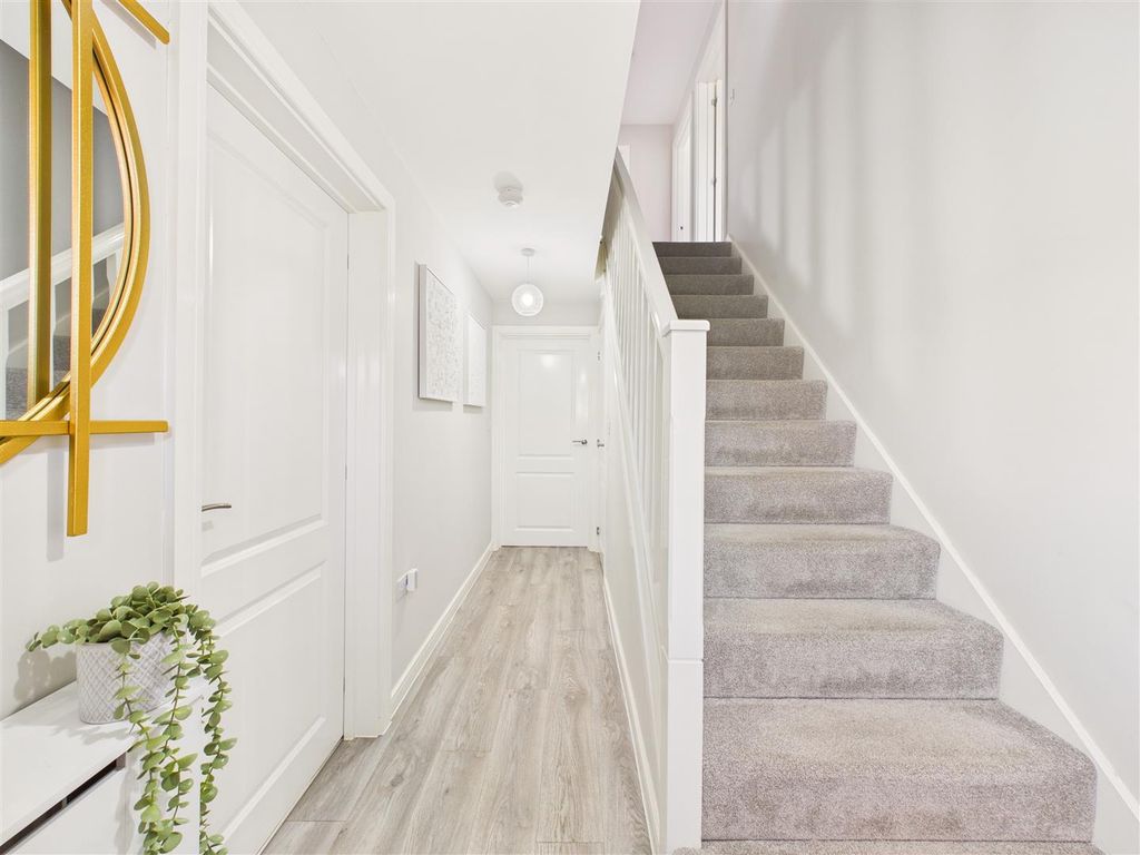 Property photo 2 of 22 Cam05193G0-Pr0098-Still022.Jpg