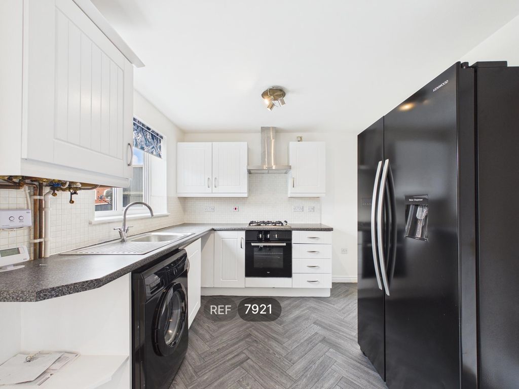 Property photo 2 of 16 Kitchen