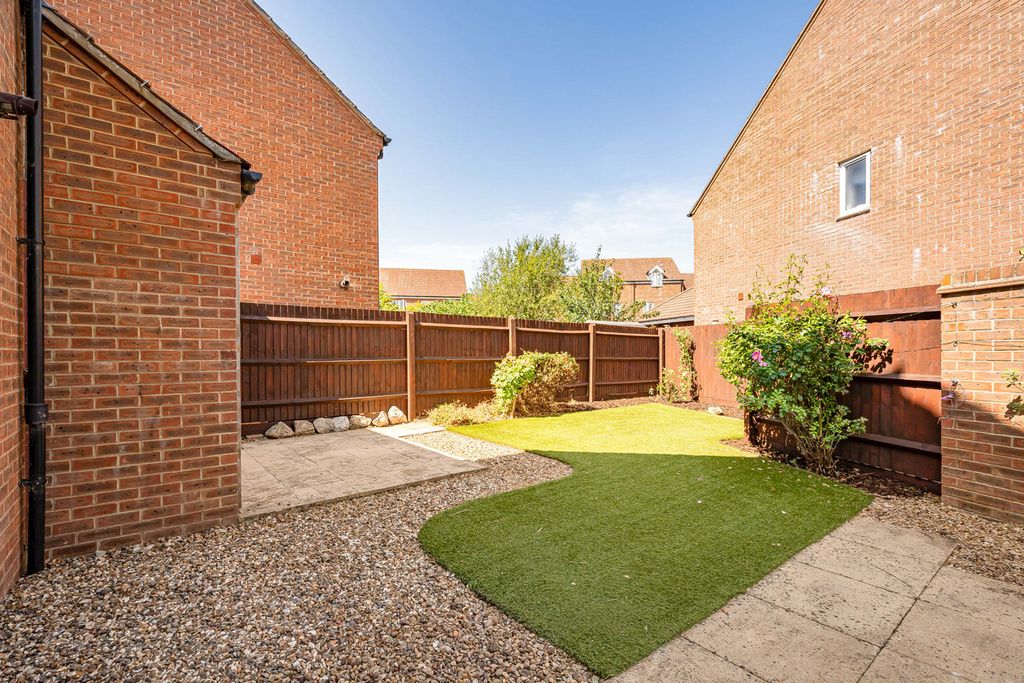Property photo 2 of 23