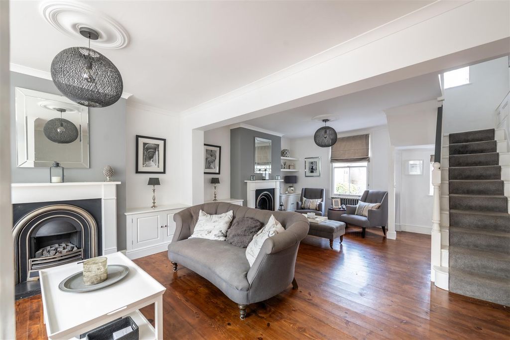 Property photo 3 of 33 82 Lesbourne Rd Internals-8.Jpg