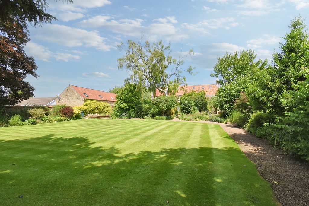 Property photo 3 of 45