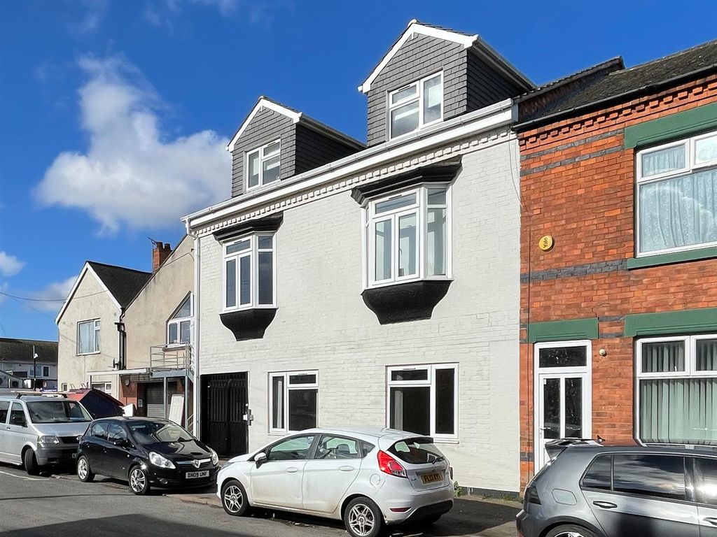 Property photo 1 of 11