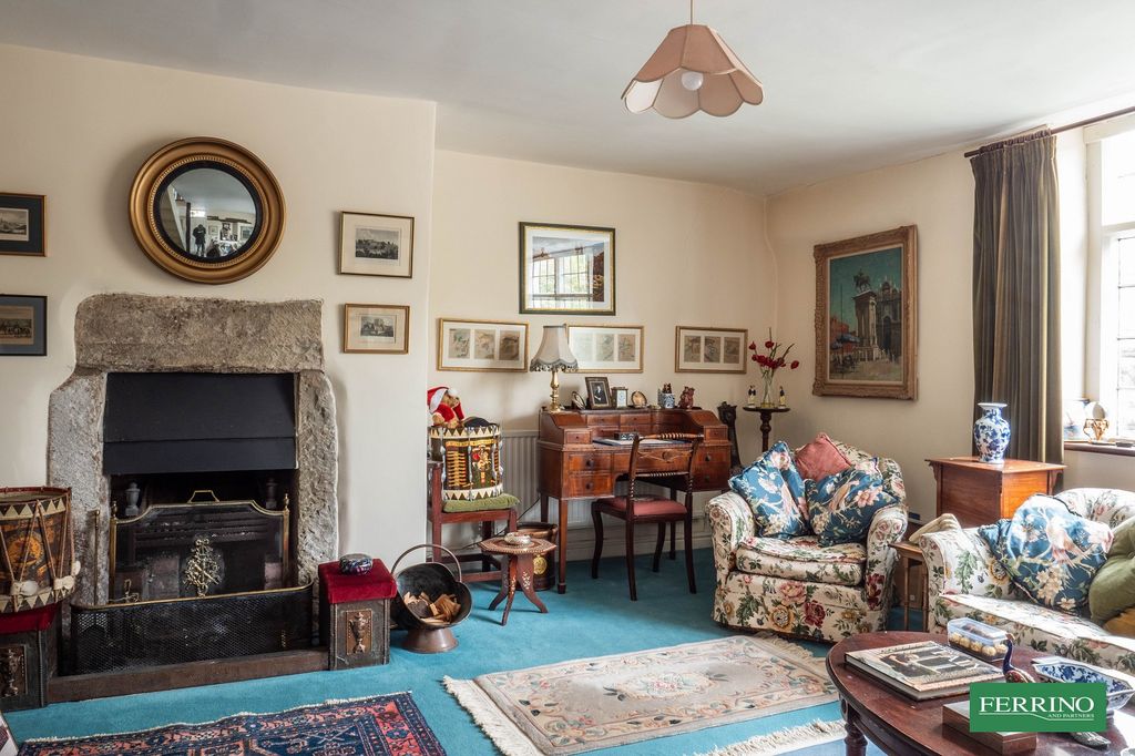 Property photo 2 of 22 Sitting Room