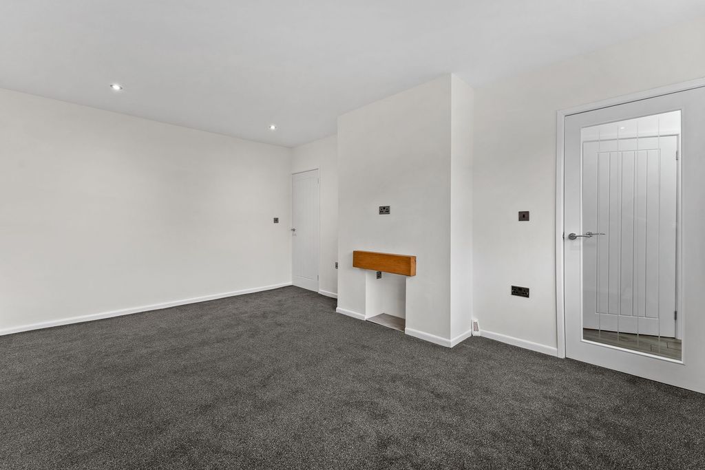Property photo 2 of 34
