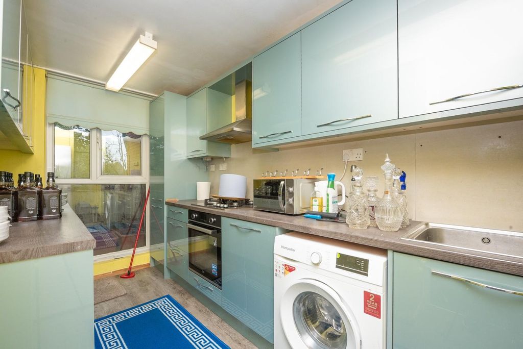 Property photo 2 of 9 Kitchen