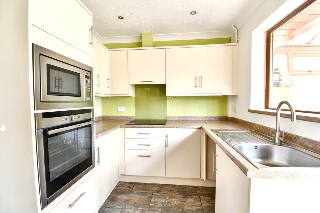 Property photo 3 of 17