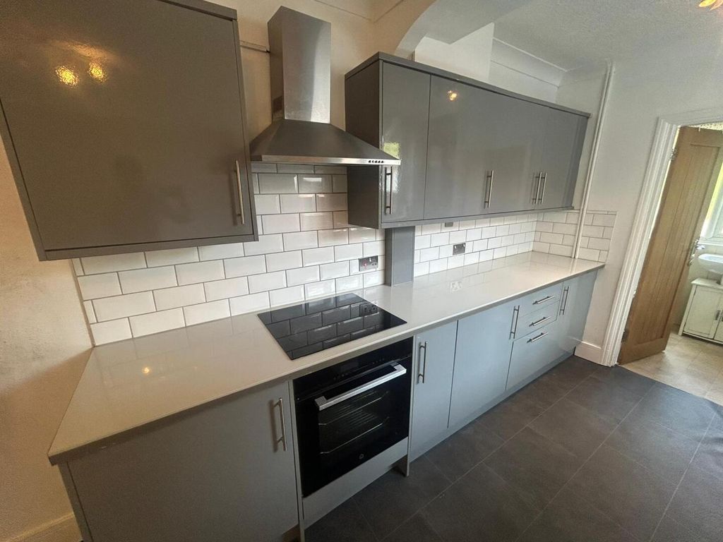 Property photo 2 of 9 Kitchen