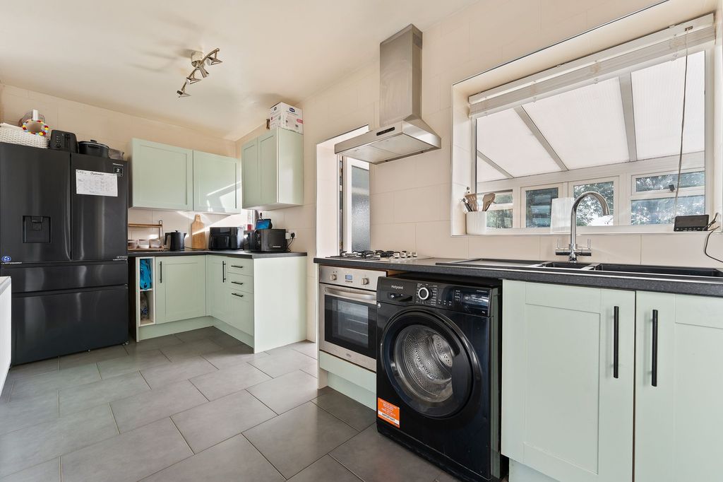 Property photo 3 of 15 Kitchen