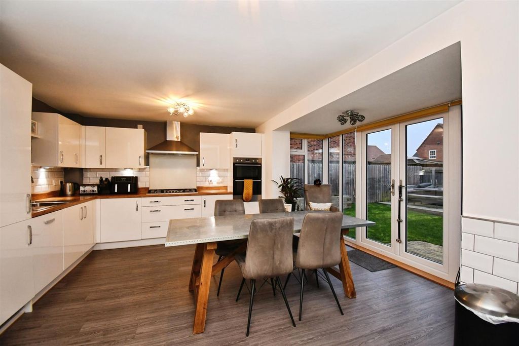 Property photo 3 of 24 B4d2Fc93-C 20 2850 29.Jpg