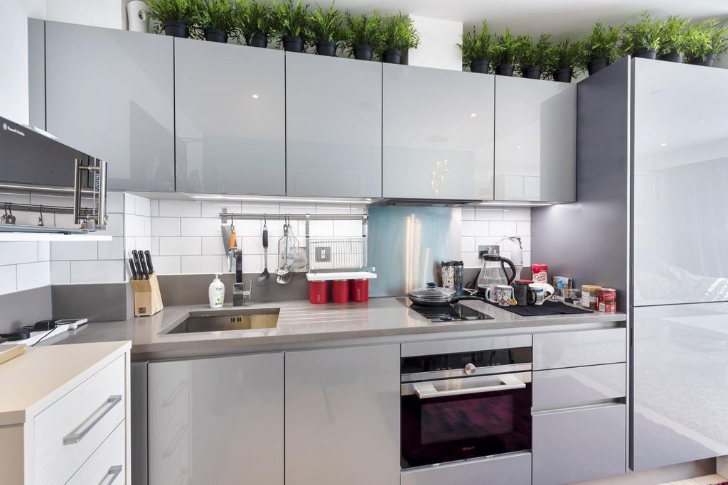 Property photo 3 of 8 Kitchen