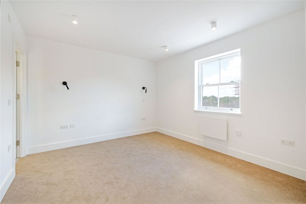 Property photo 2 of 22 Picture No. 01