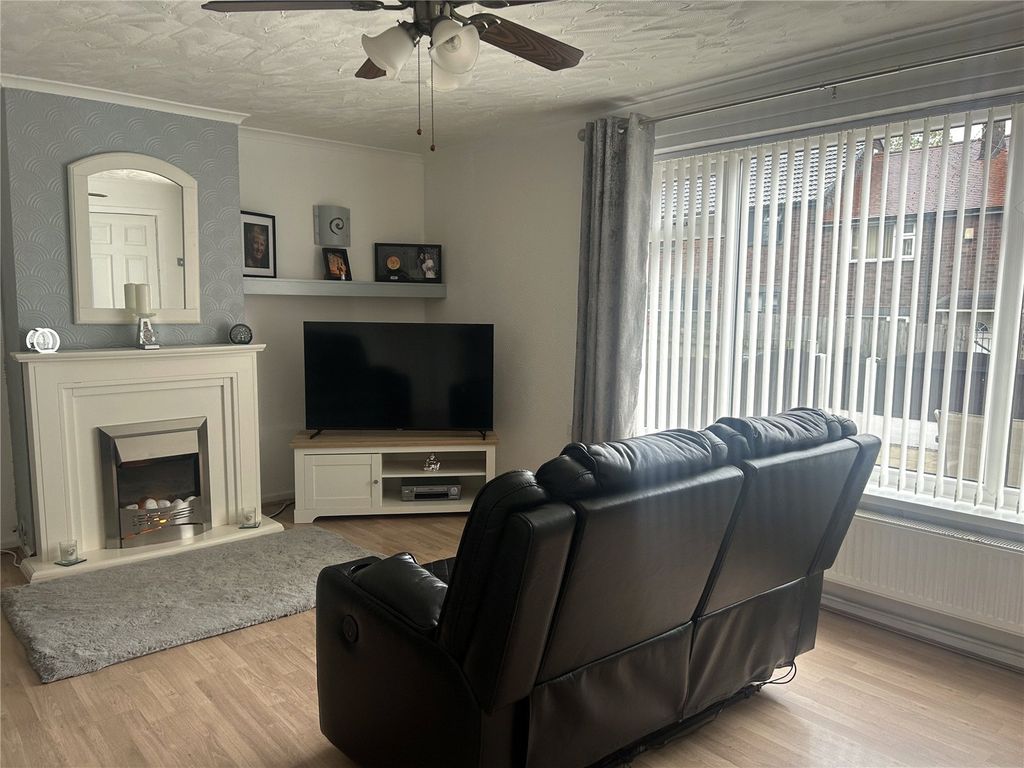 Property photo 2 of 18 Lounge