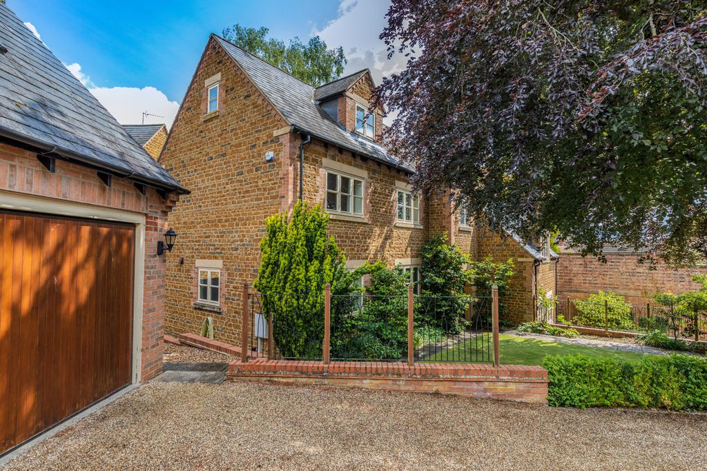 Property photo 1 of 48