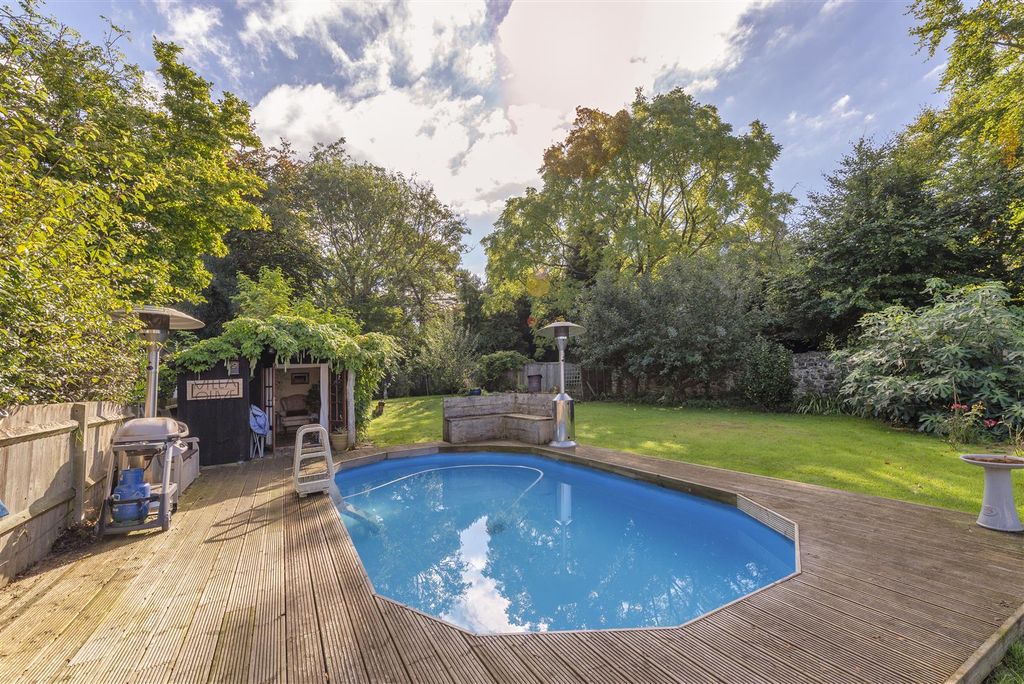 Property photo 3 of 31 19