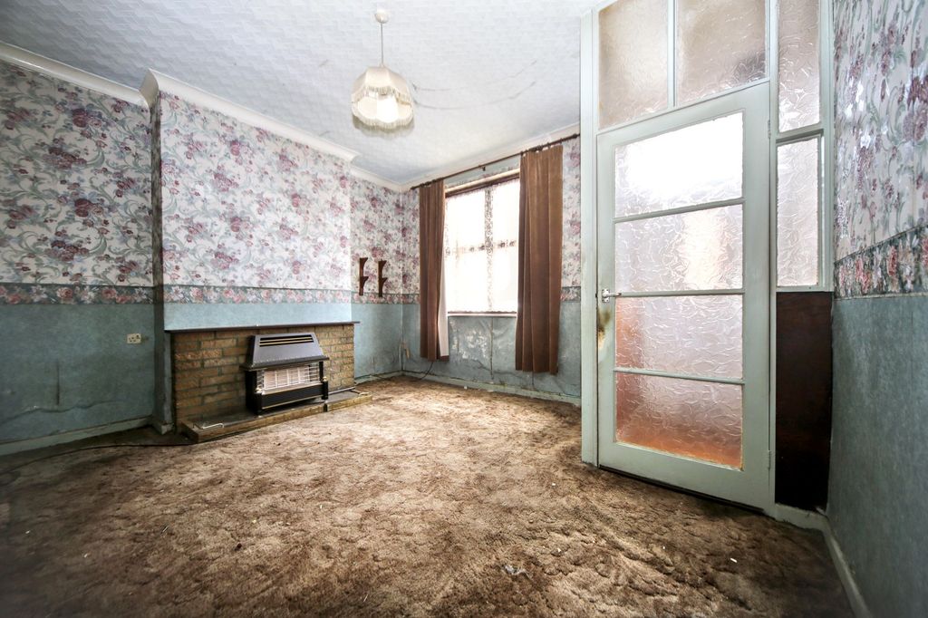 Property photo 2 of 18
