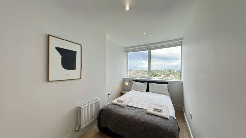 Property photo 3 of 24 Bedroom