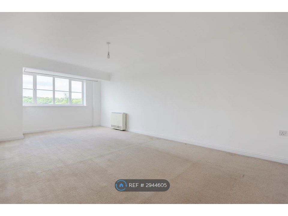 Property photo 3 of 12 Main Room