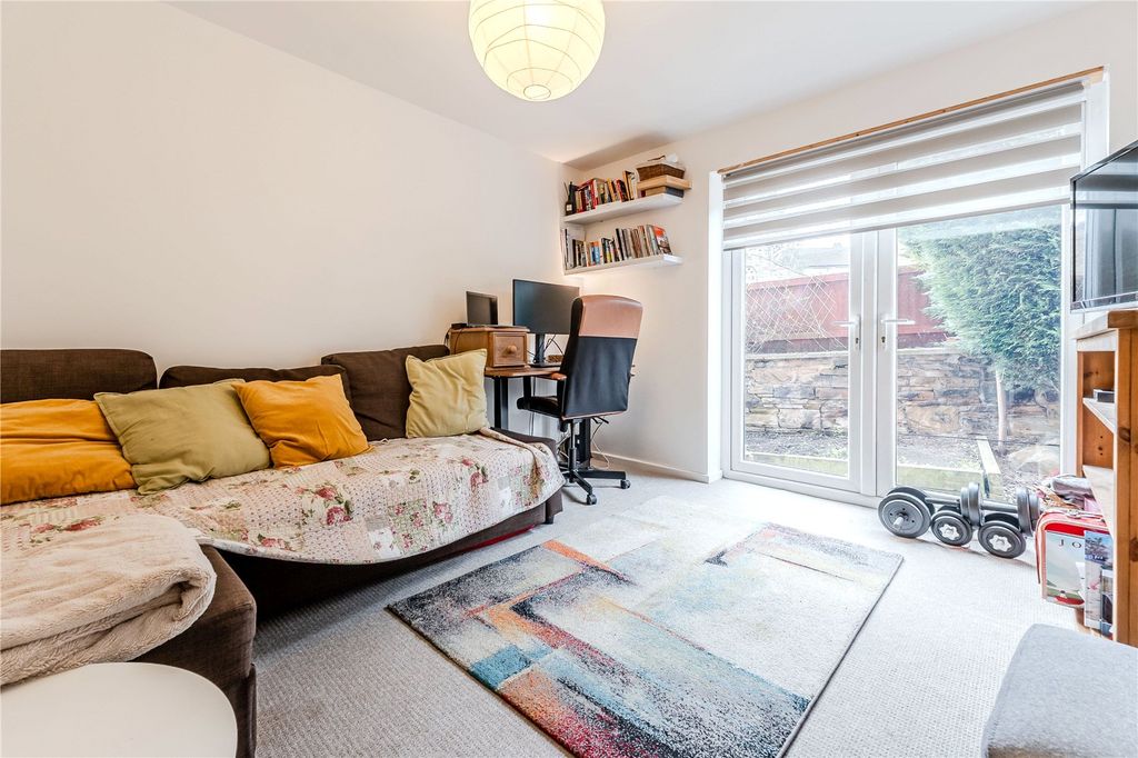 Property photo 3 of 24 Picture No. 06