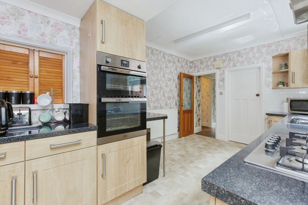 Property photo 3 of 17 Kitchen