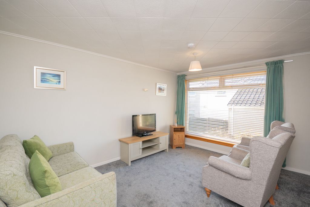 Property photo 2 of 16 Lounge