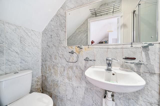 Property photo 2 of 10 Bathroom