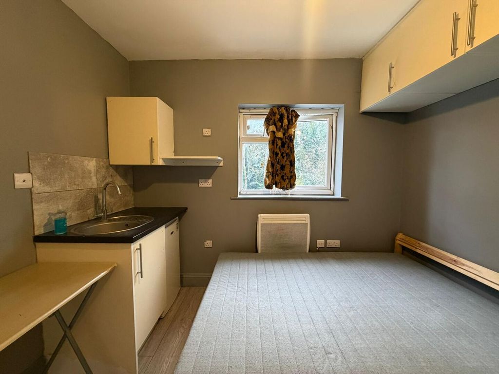 Property photo 1 of 11 Bedroom