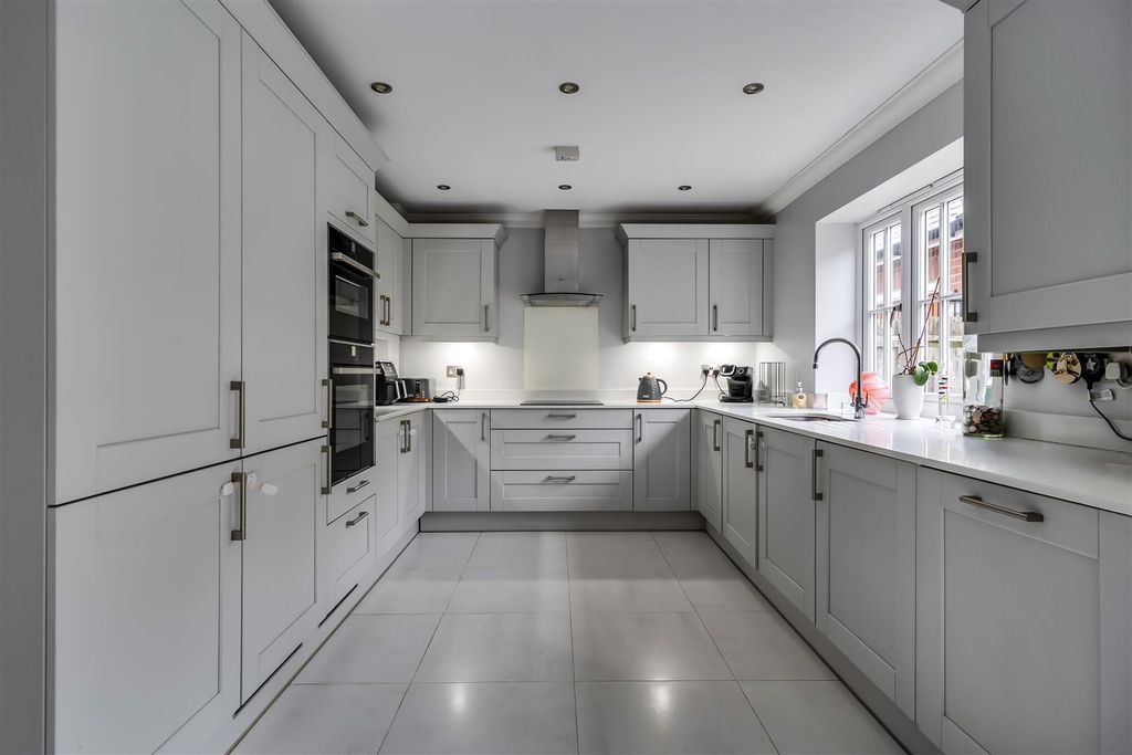 Property photo 2 of 12 1383280-17-69283E63A0Cb1.Jpg