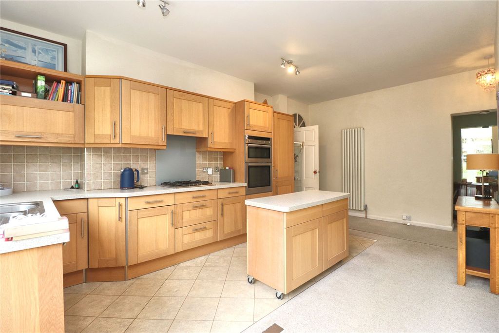 Property photo 2 of 14 Picture No. 21
