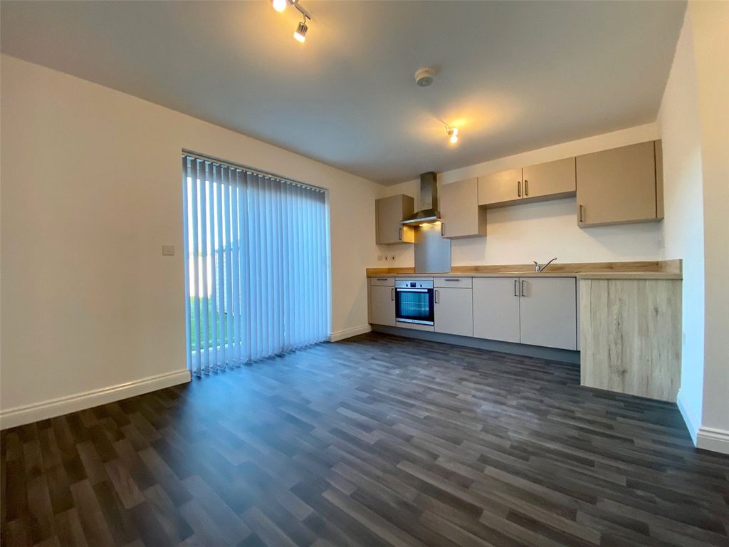 Property photo 3 of 11 Kitchen