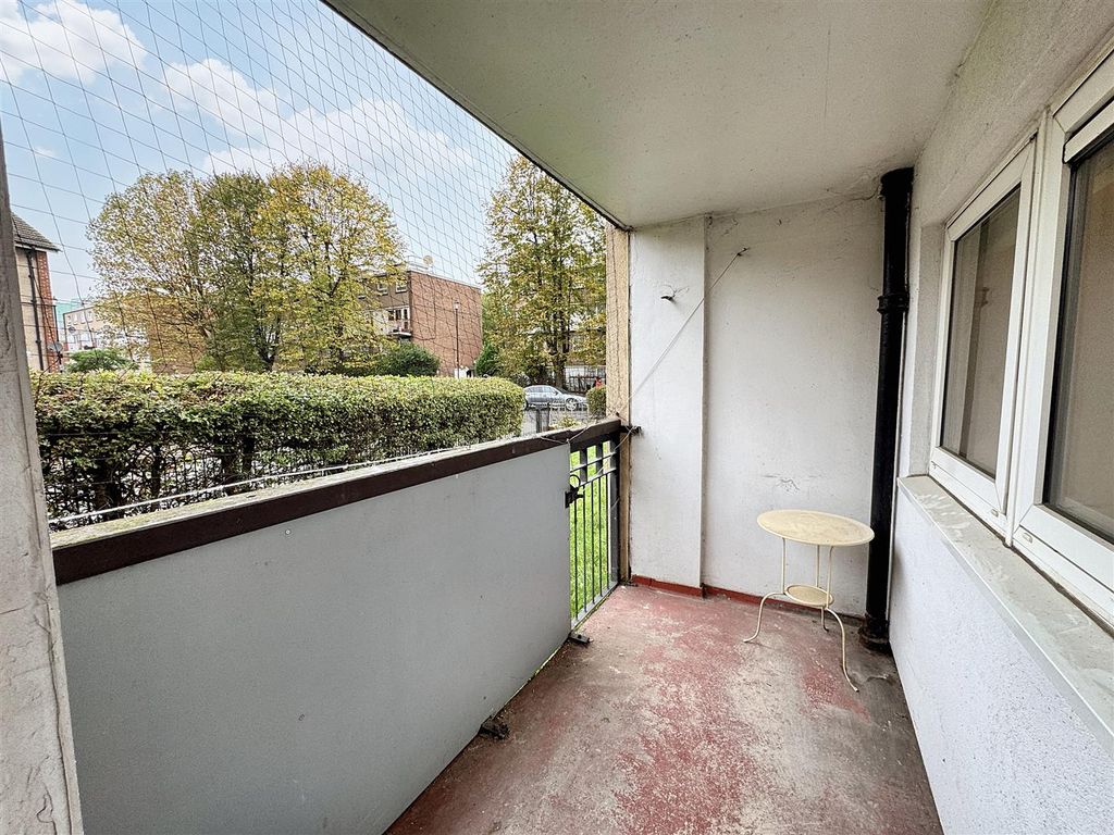 Property photo 3 of 11 Balcony