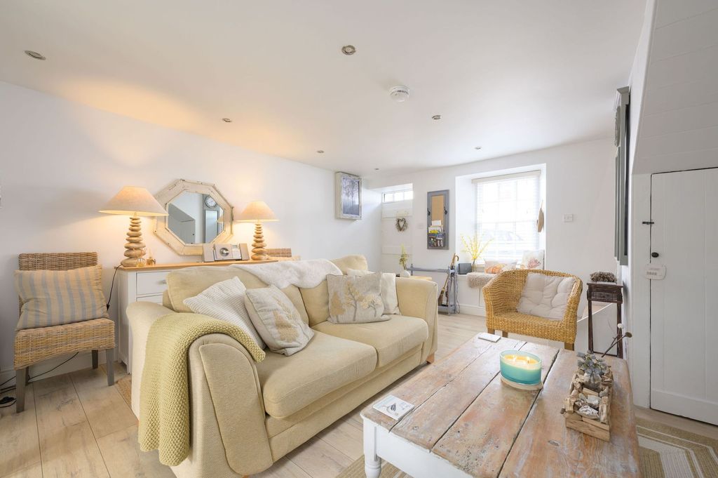 Property photo 2 of 23