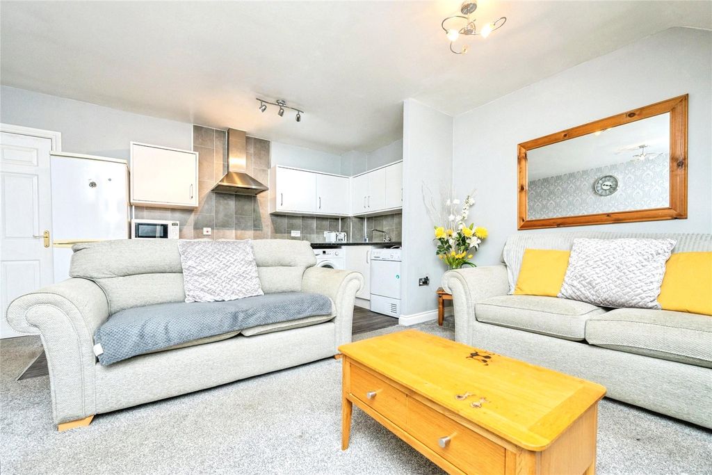 Property photo 2 of 11 Modern Decoration