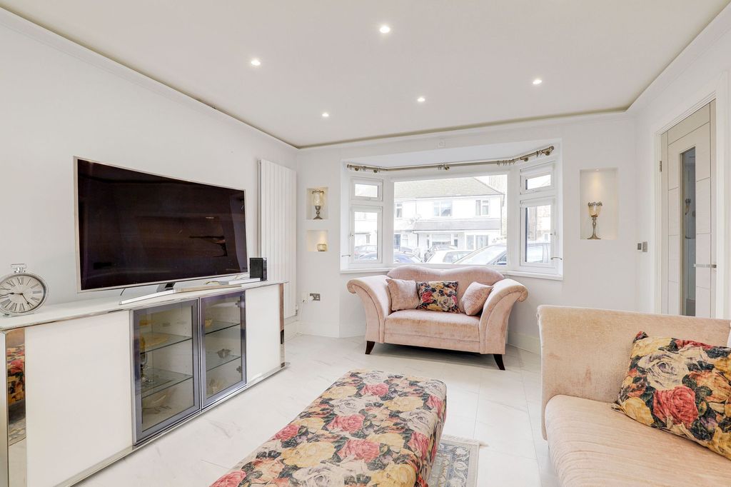 Property photo 2 of 22