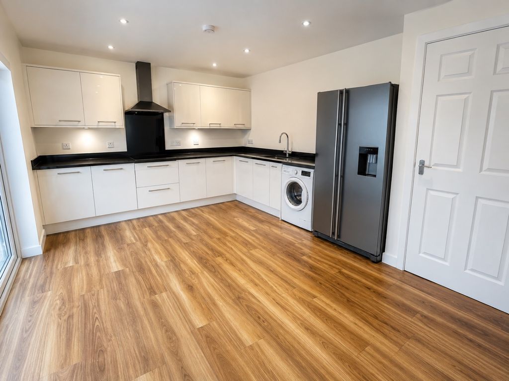 Property photo 2 of 11 5275641