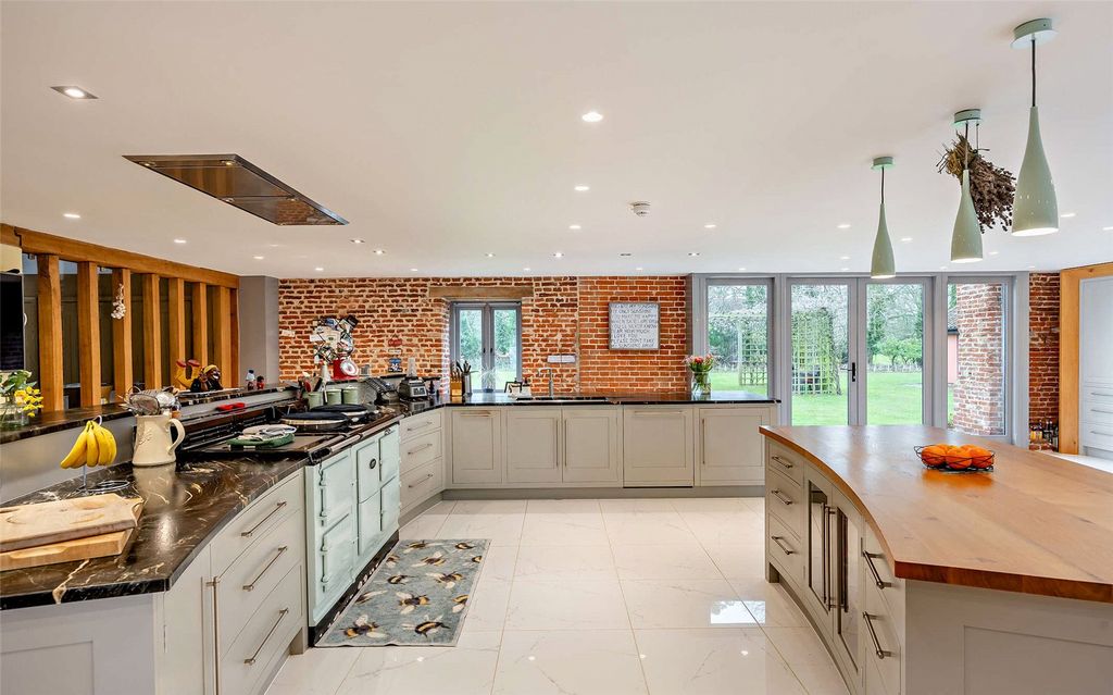 Property photo 3 of 34 Kitchen