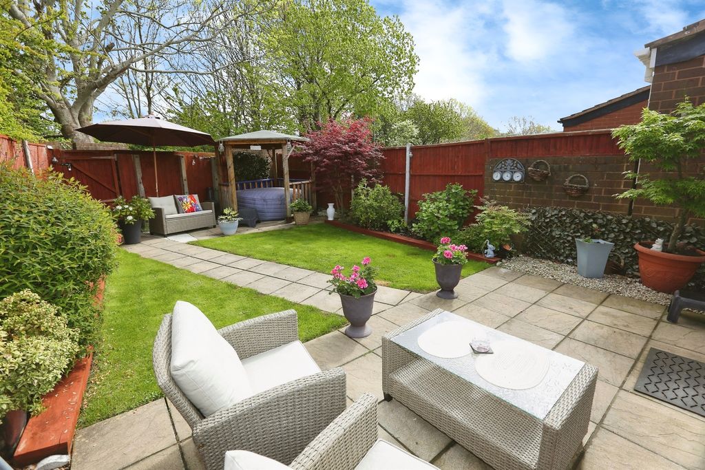 Property photo 2 of 11