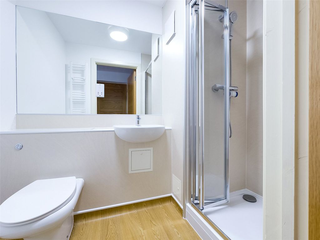 Property photo 3 of 8 Bathroom