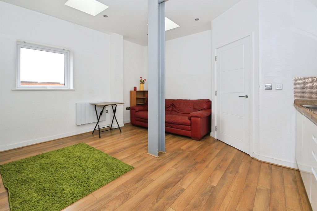 Property photo 3 of 11