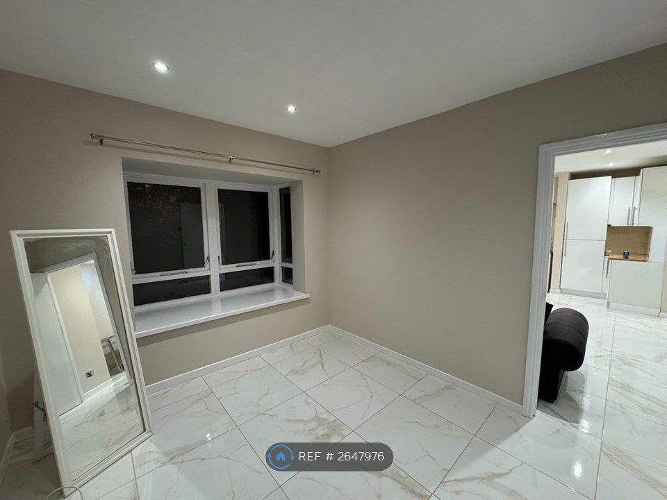 Property photo 3 of 7 Bedroom 1