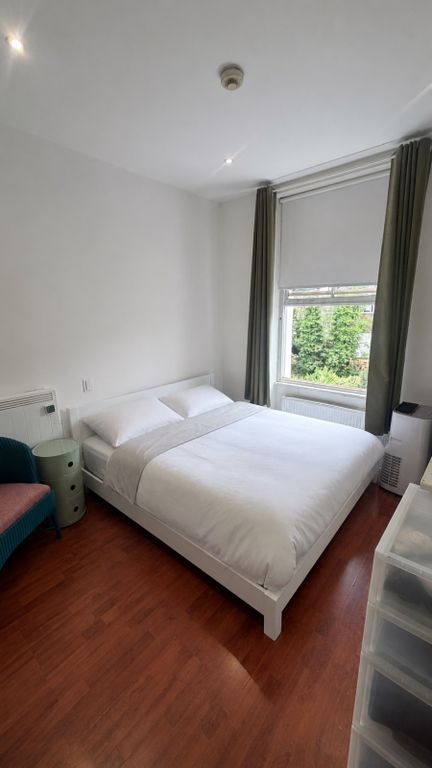 Property photo 1 of 10 Well-Presented One-Bedroom Flat Near Highbury & Islington