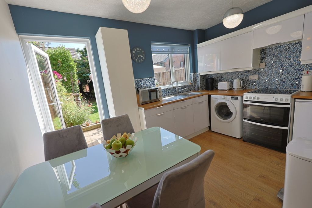 Property photo 3 of 12 4450343