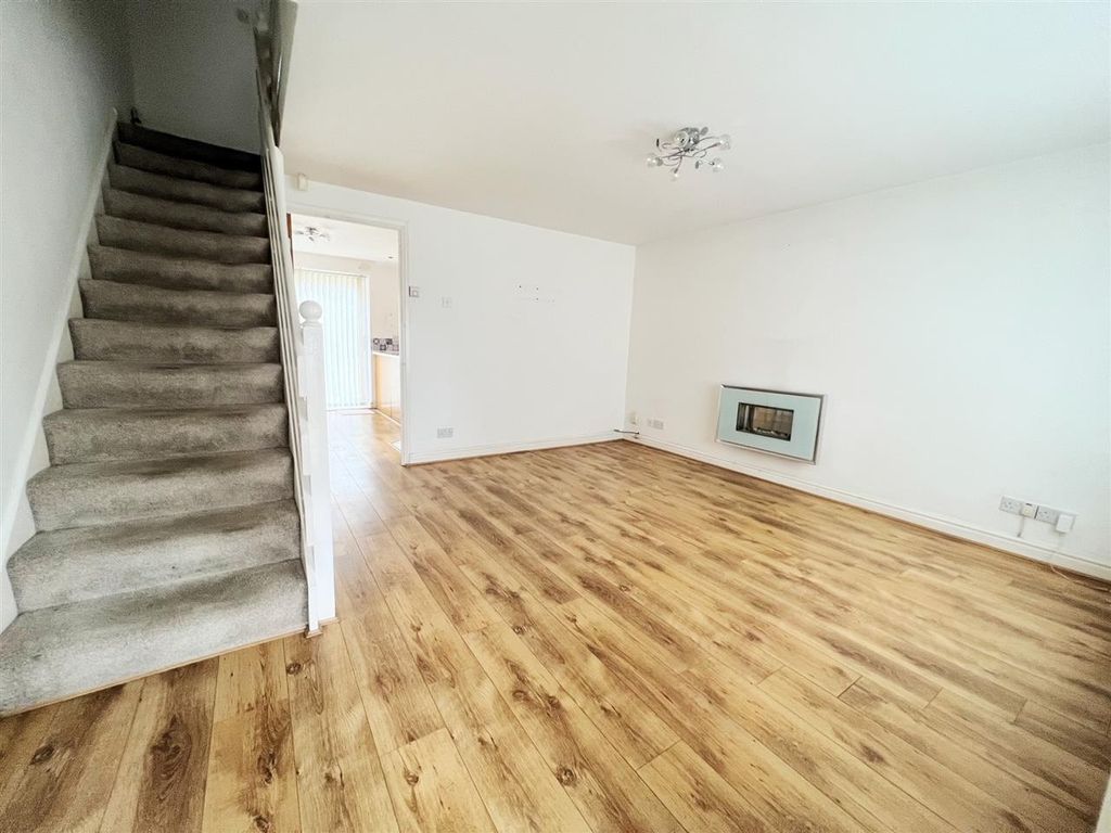 Property photo 2 of 11 Lounge