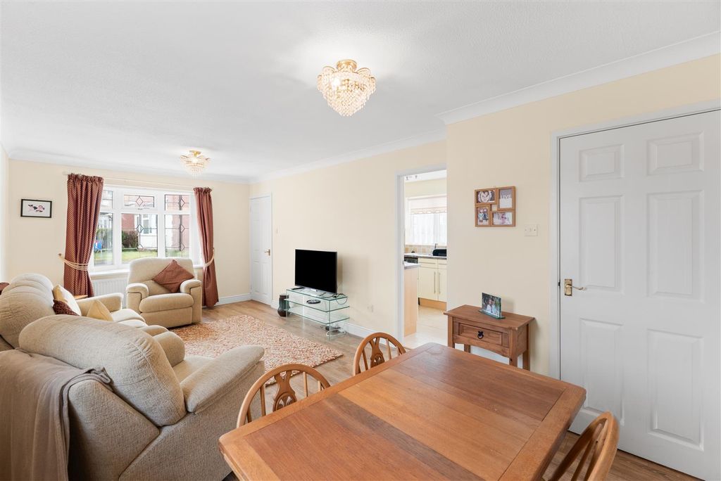 Property photo 2 of 16 Living/Dining Room