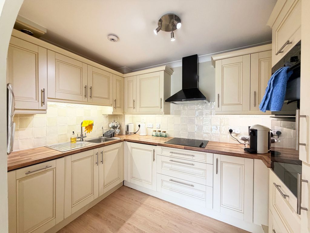 Property photo 3 of 8 Img_3295