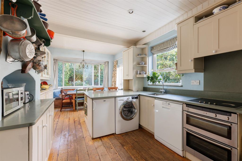 Property photo 3 of 20 Ashchurch Grove