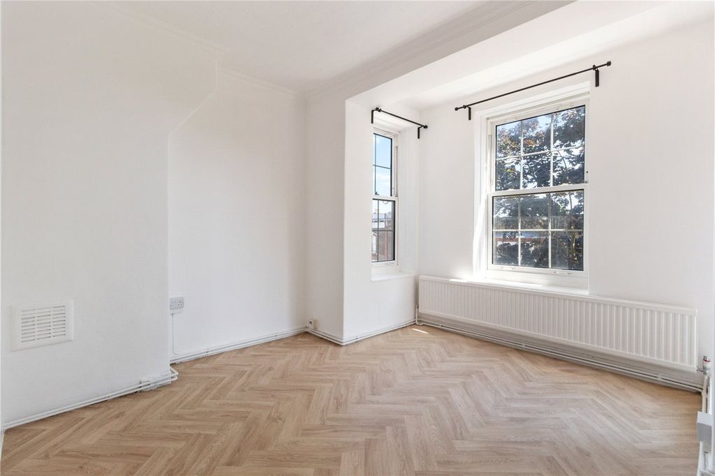 Property photo 2 of 13 Picture No. 01