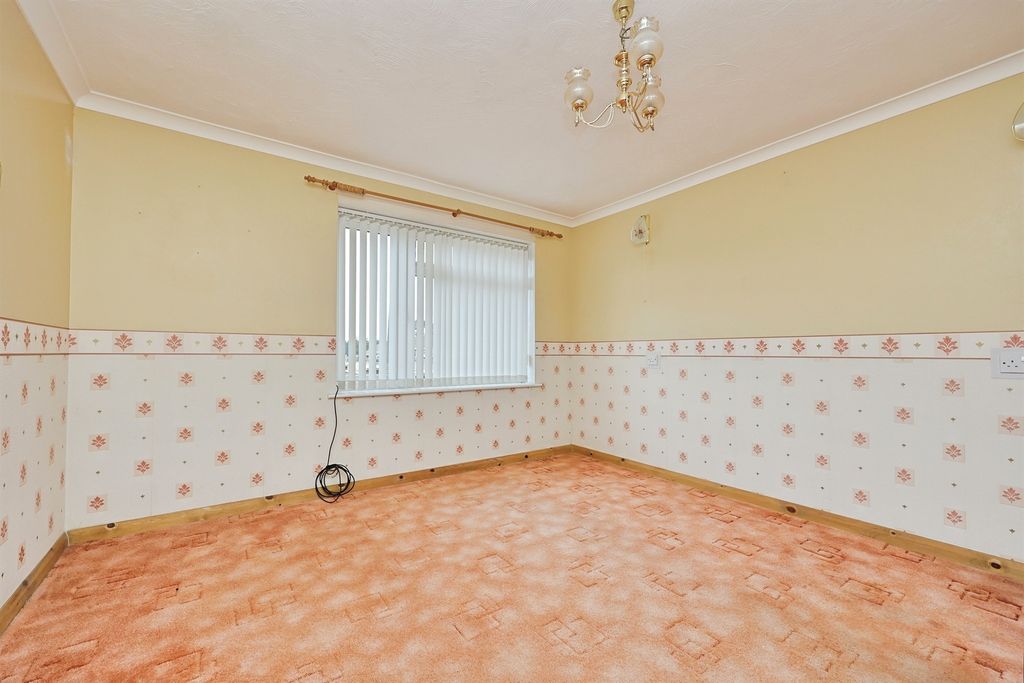 Property photo 2 of 28