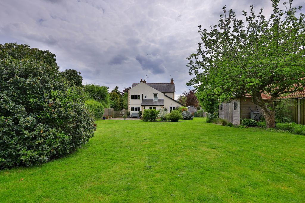 Property photo 2 of 48