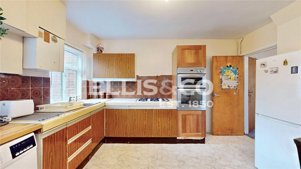 Property photo 2 of 16 Picture No. 17