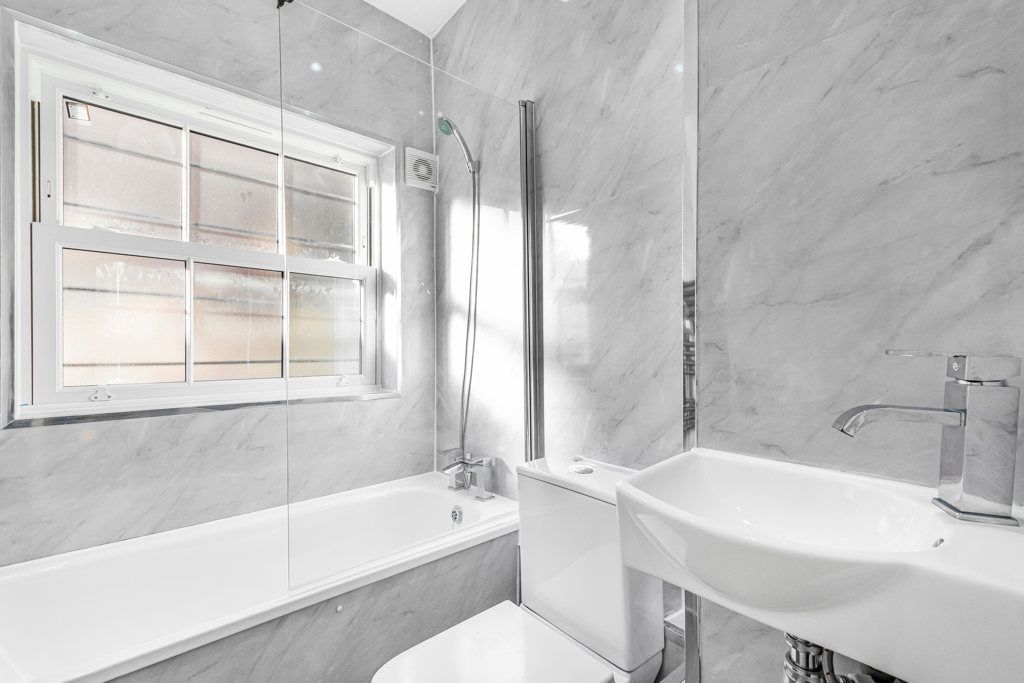 Property photo 2 of 24 Bathroom